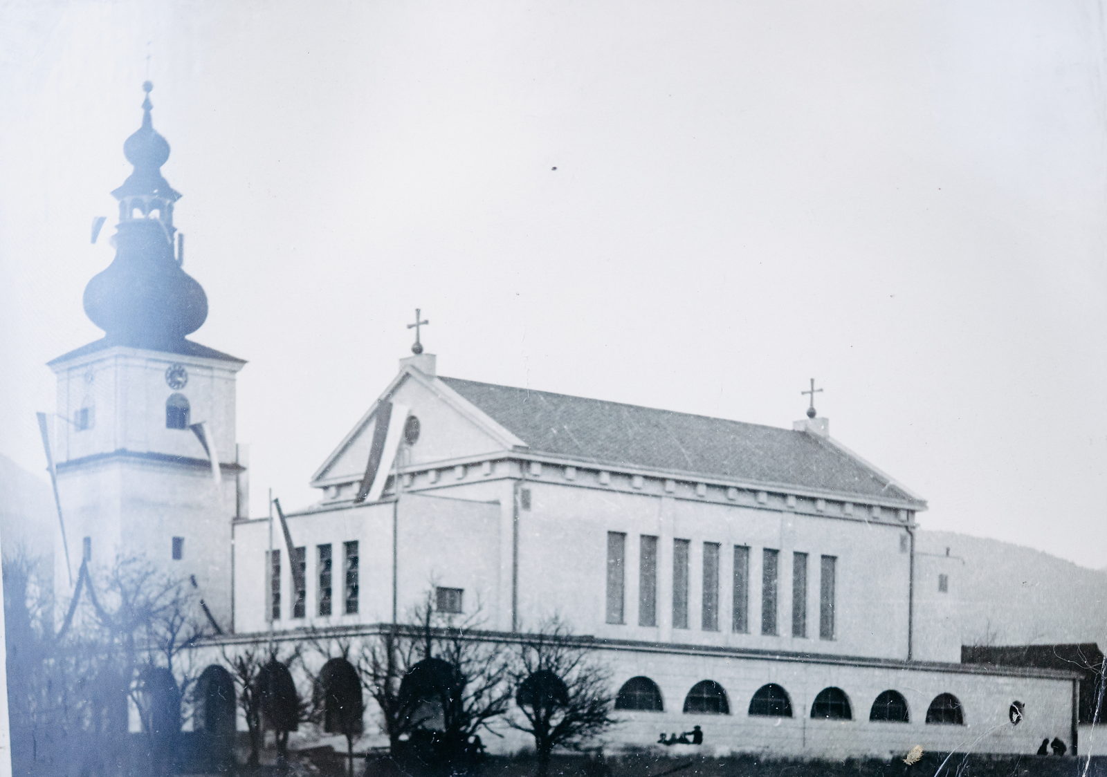 Dobová fotografia novopostaveného kostola v Liskovej